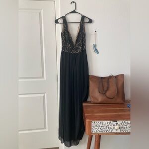 Elegant Black Lace Evening Dress